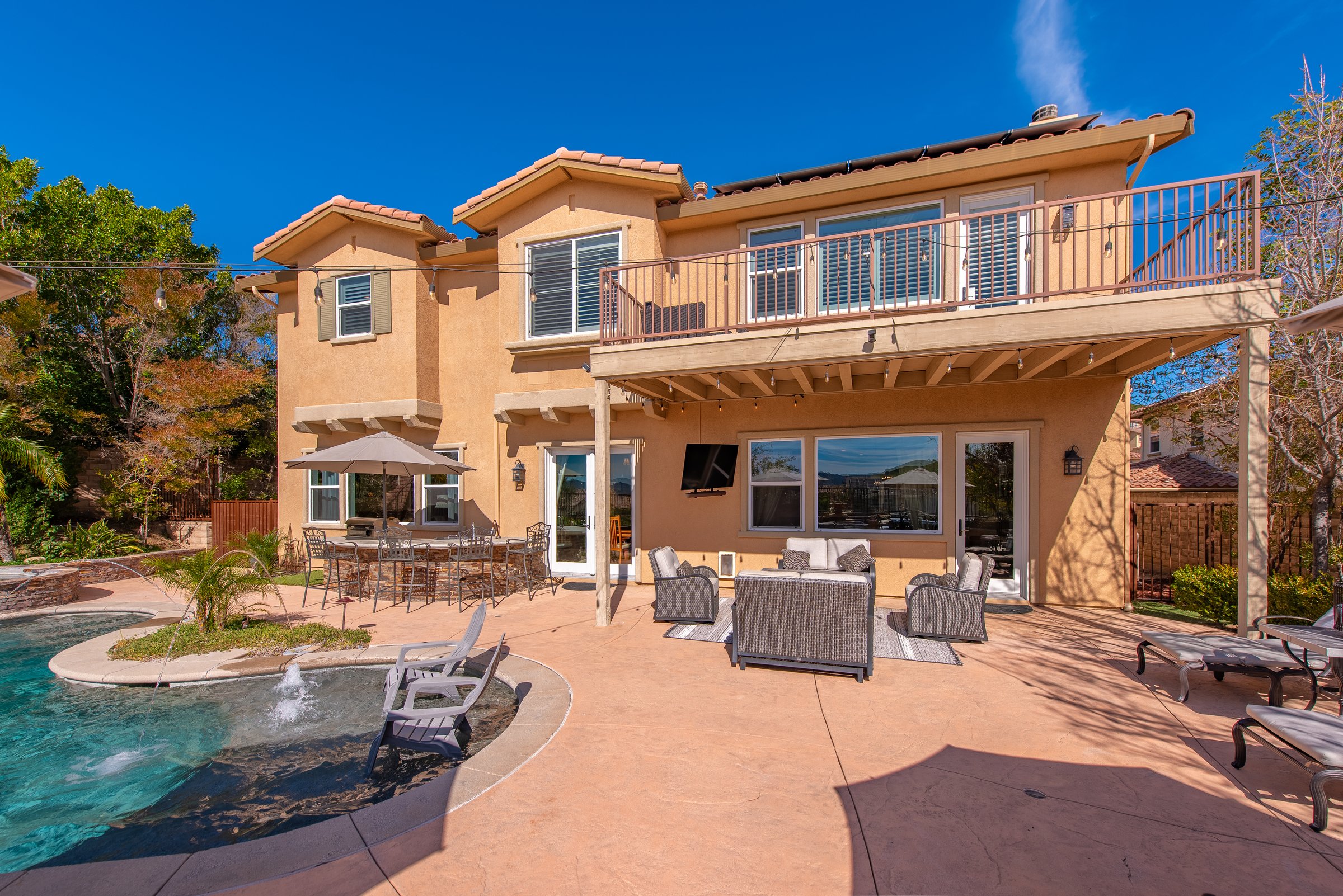 Pool with umbrella and lounge
